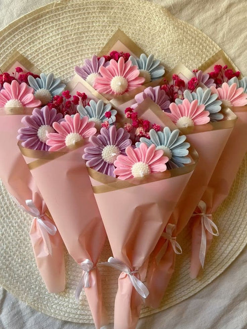 DAISY CANDLES
